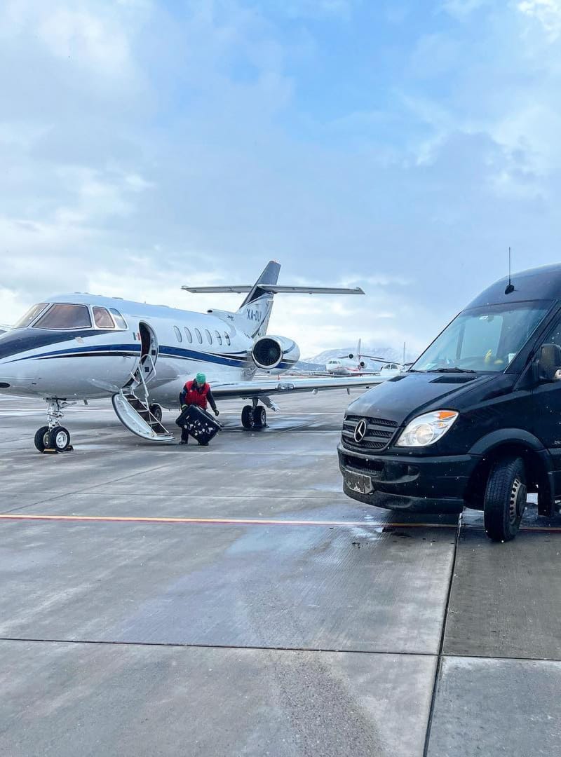 Vail transportation Eagle Vail Airport Shuttle Limo and EGE Transportation Services